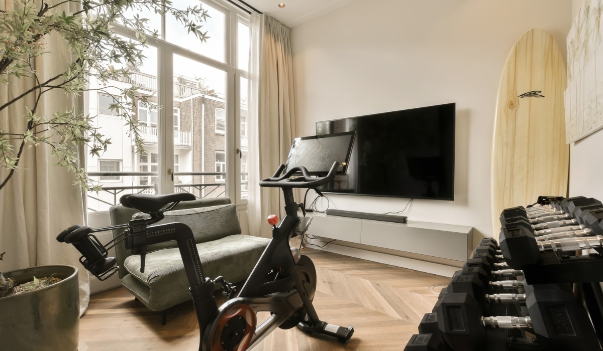 Creating an inviting space with interlocking gym floor materials for versatile workouts and relaxation